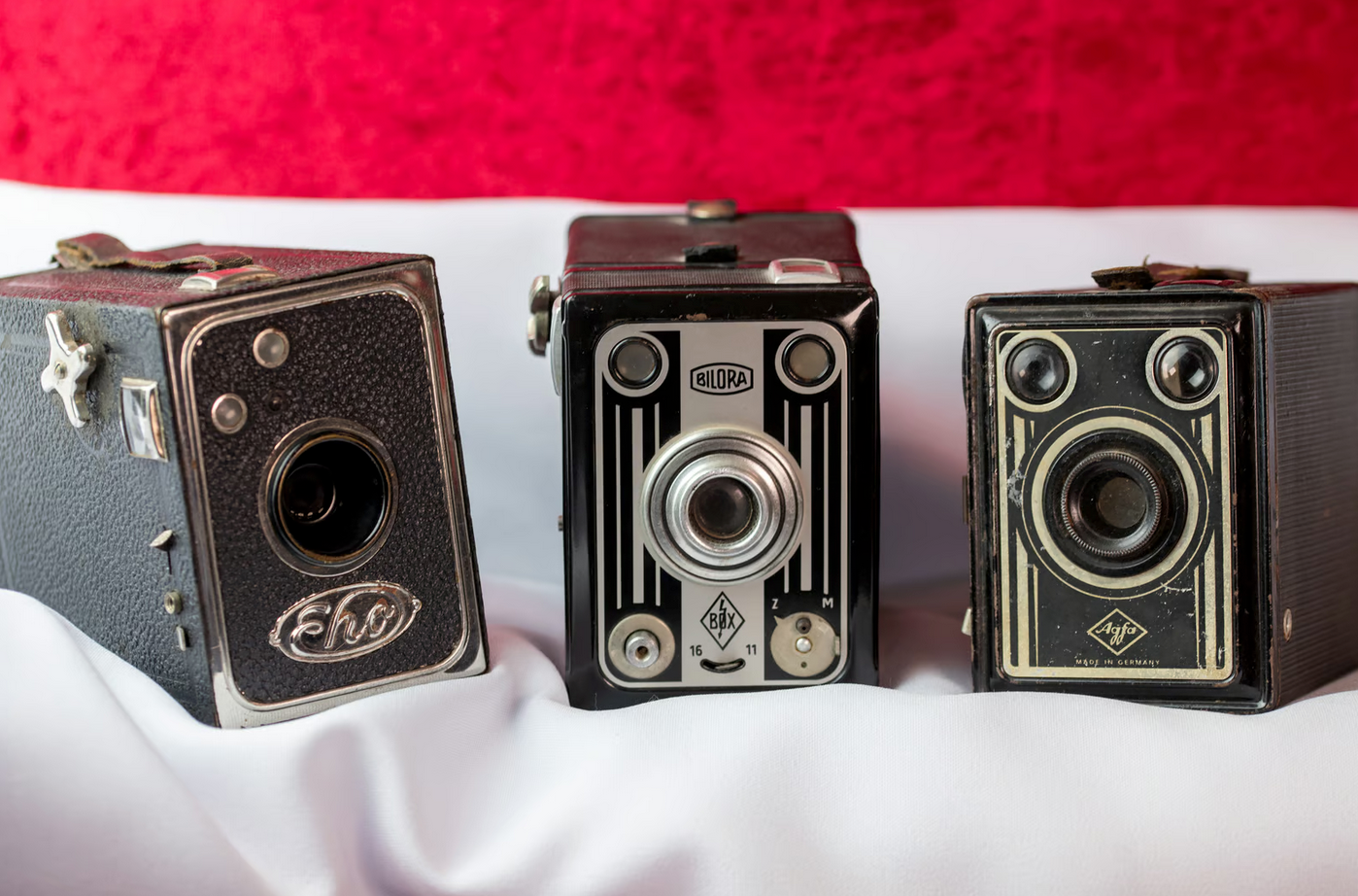 Set von drei antiken Rollfilmkameras