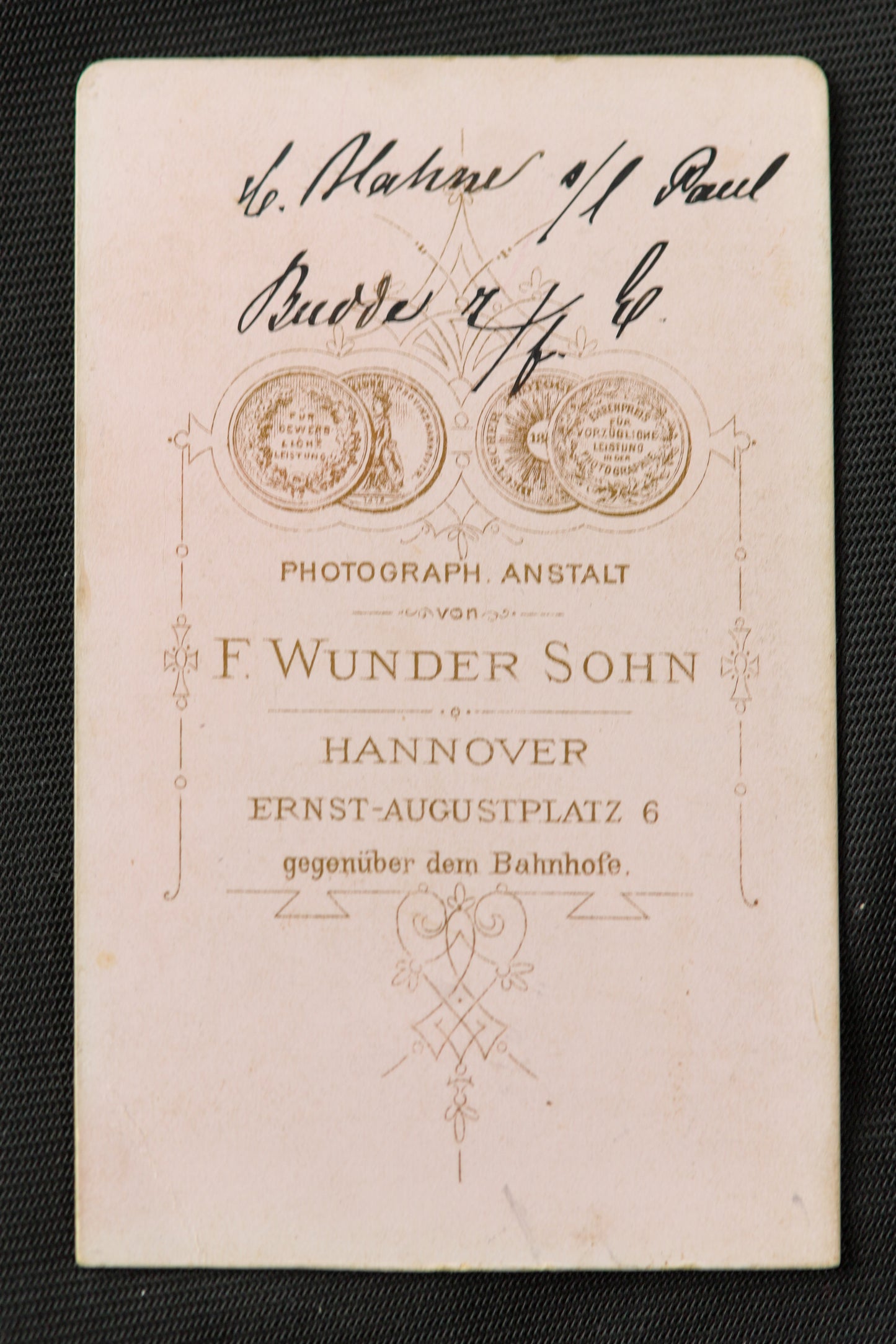Sammlung historischer Portrait-Fotografien um 1900