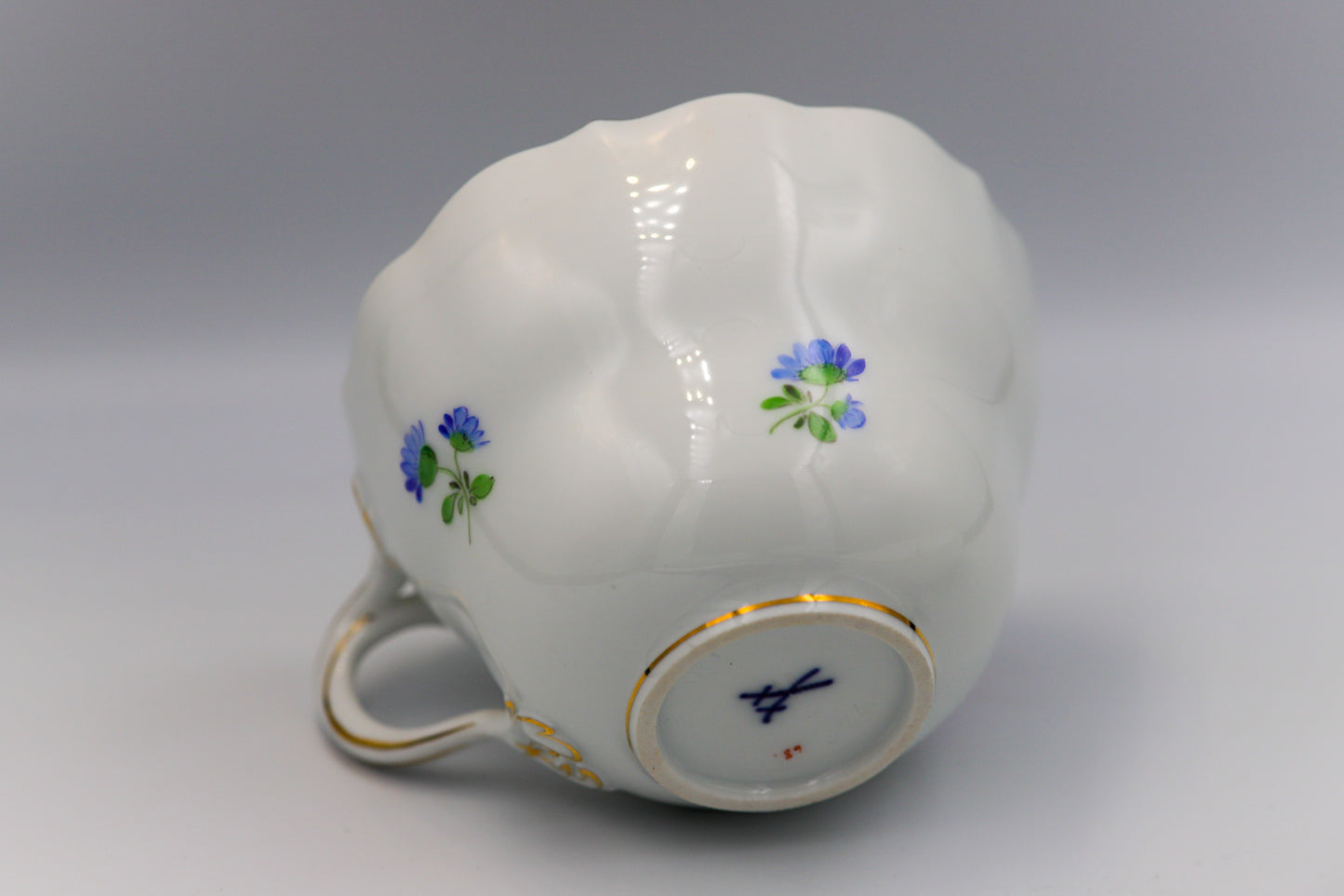 Meissen Kaffeegedeck, Neuer Ausschnitt, lila Aster