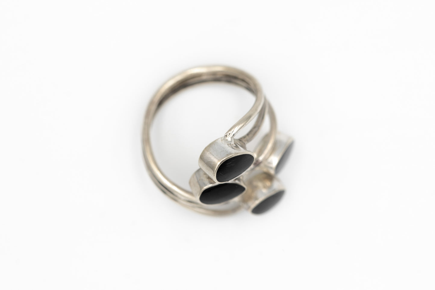 Designer-Silberring mit vier schwarzen Onyx