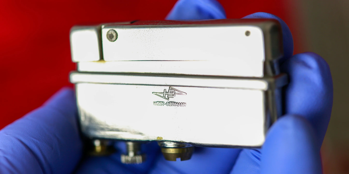 Retro-Zinn-Schatulle und Gasfeuerzeug im Set