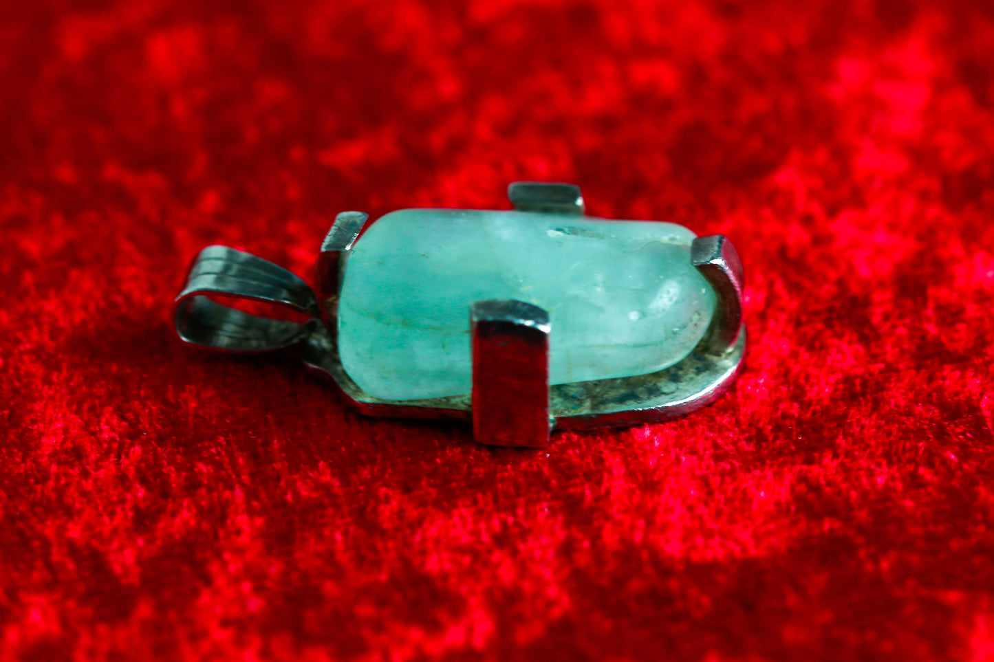 Fluorid-Edelstein in Silber-Kettenanhänger