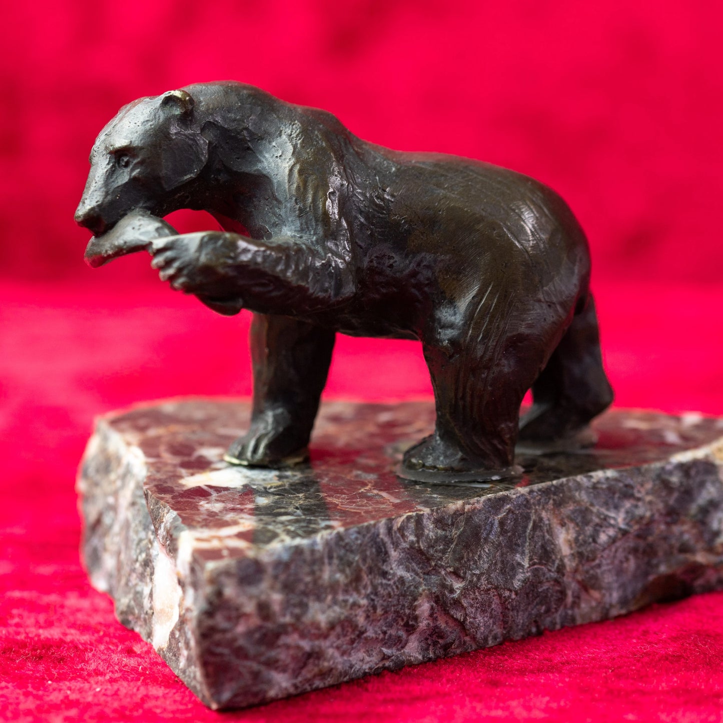 Künstler-Bronzefigur Kanadischer Bär von Siggy Puchta