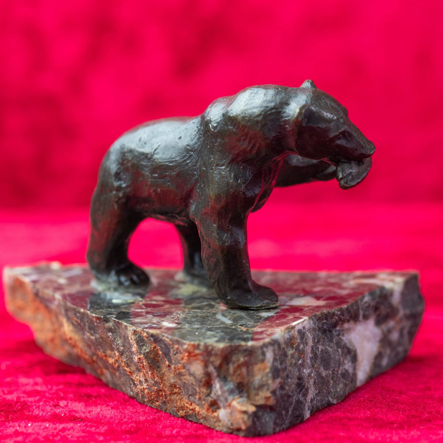 Künstler-Bronzefigur Kanadischer Bär von Siggy Puchta