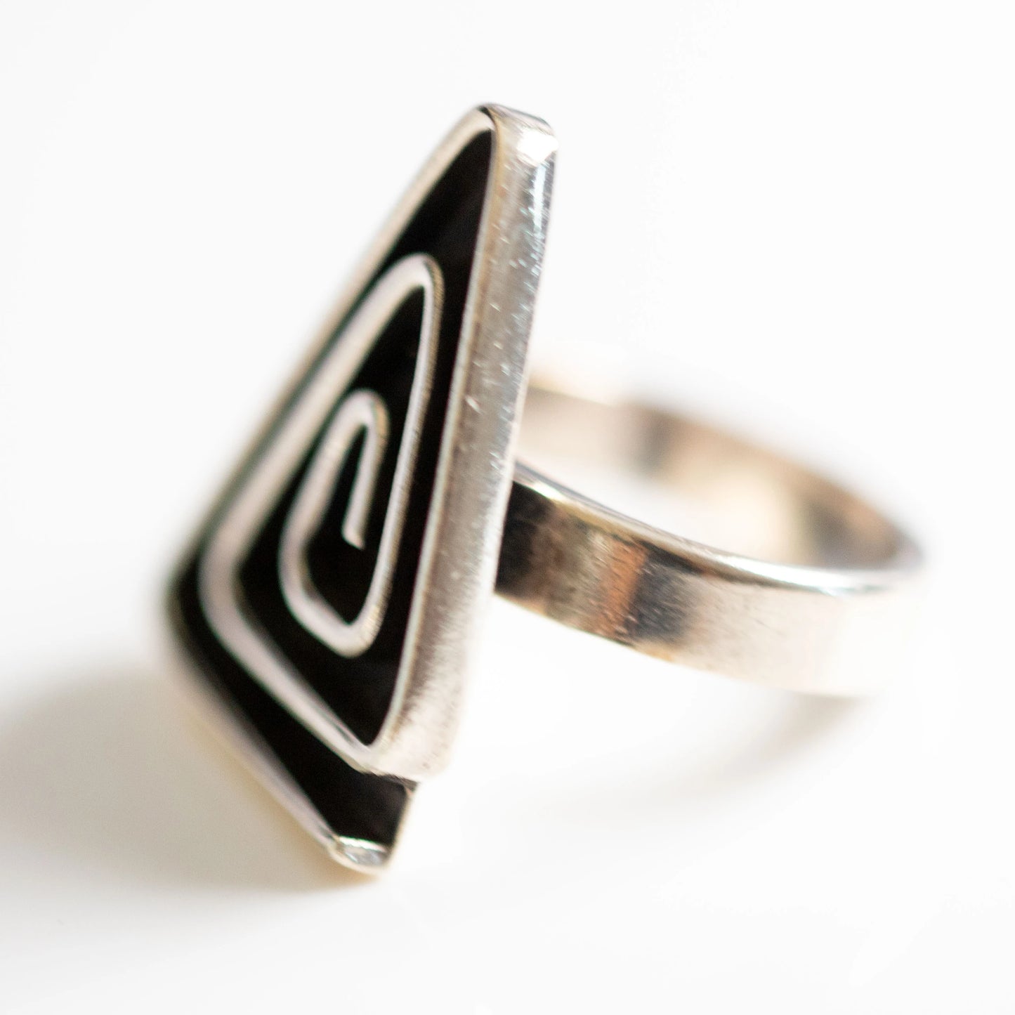 Designring aus Sterlingsilber mit Labyrinth-Muster