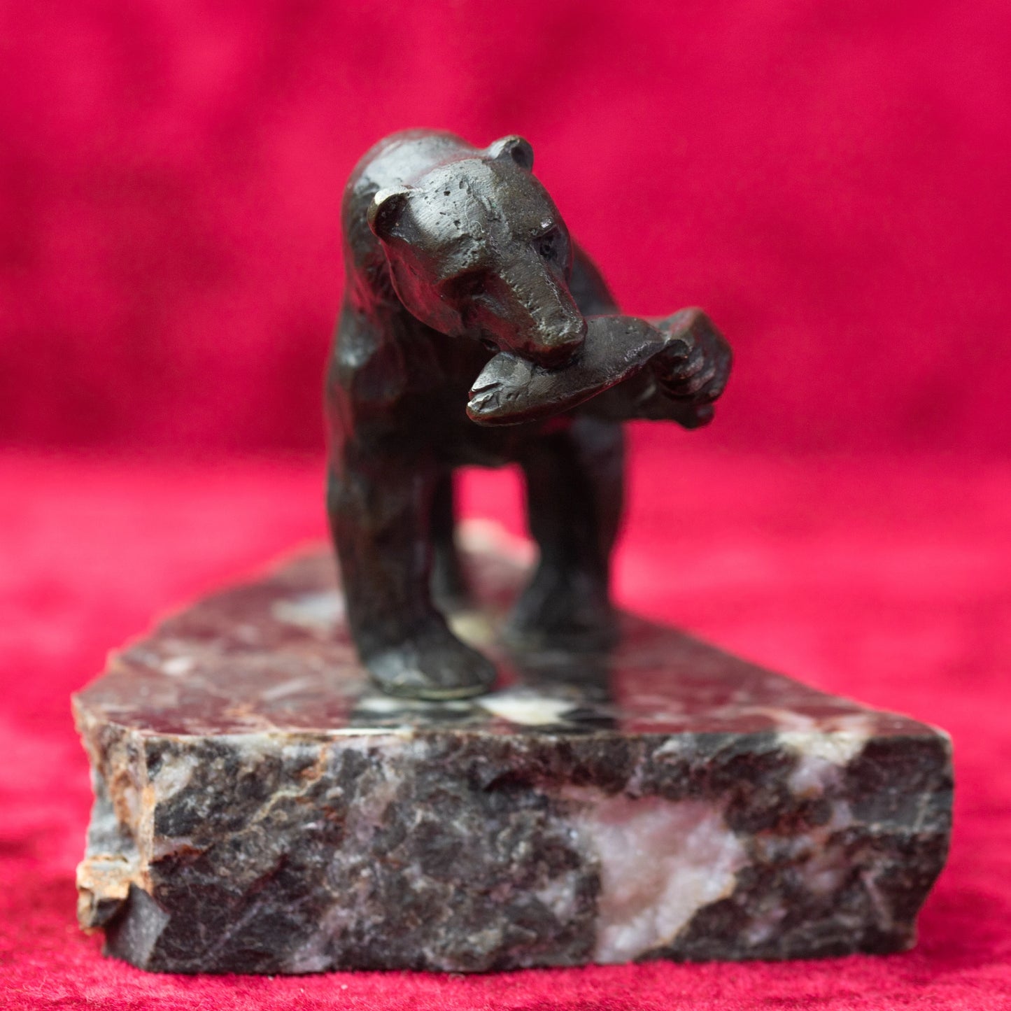 Künstler-Bronzefigur Kanadischer Bär von Siggy Puchta