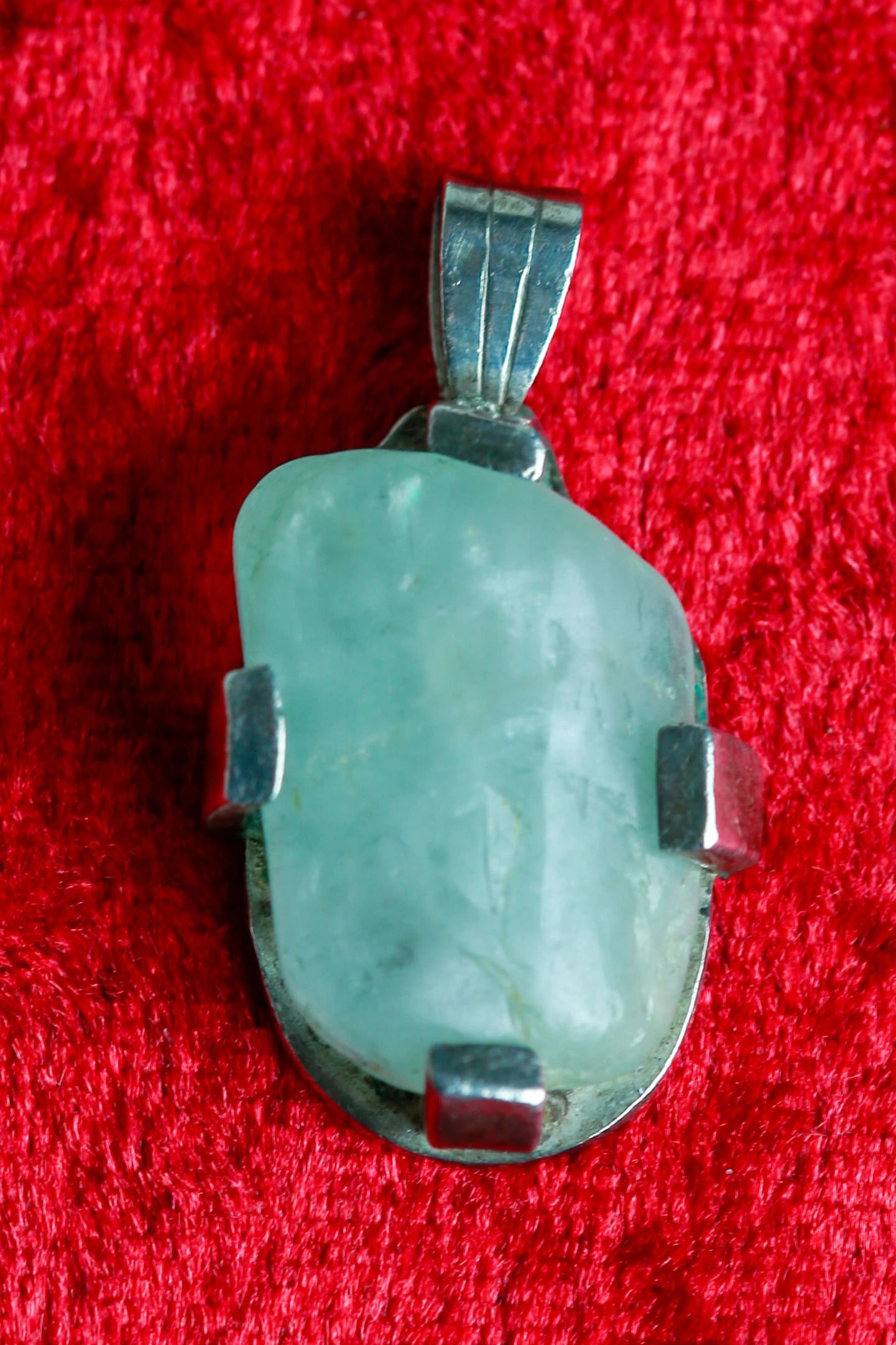 Fluorid-Edelstein in Silber-Kettenanhänger
