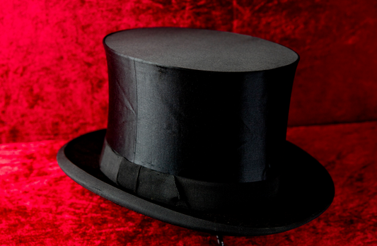 Antiker Chapeau Claque in Original-Reisekarton