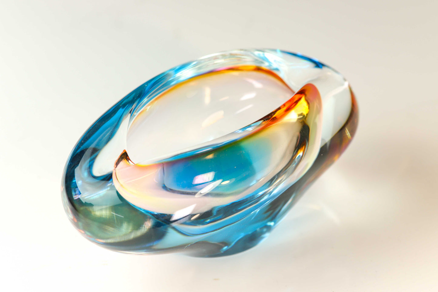 Designschale aus Sommerso-Kunstglas im Murano-Stil