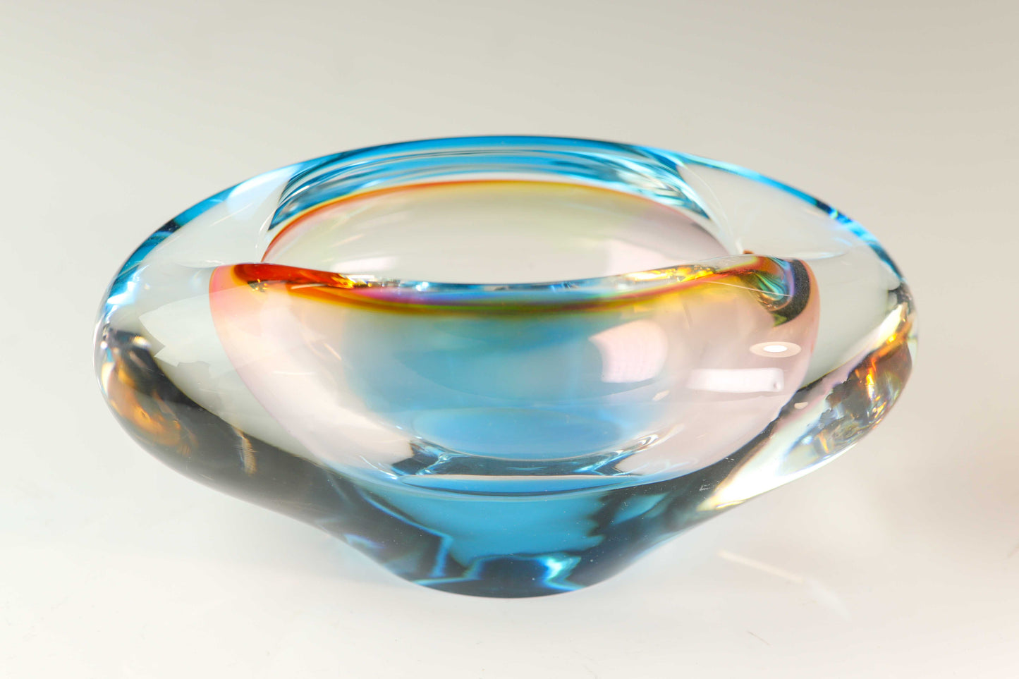 Designschale aus Sommerso-Kunstglas im Murano-Stil