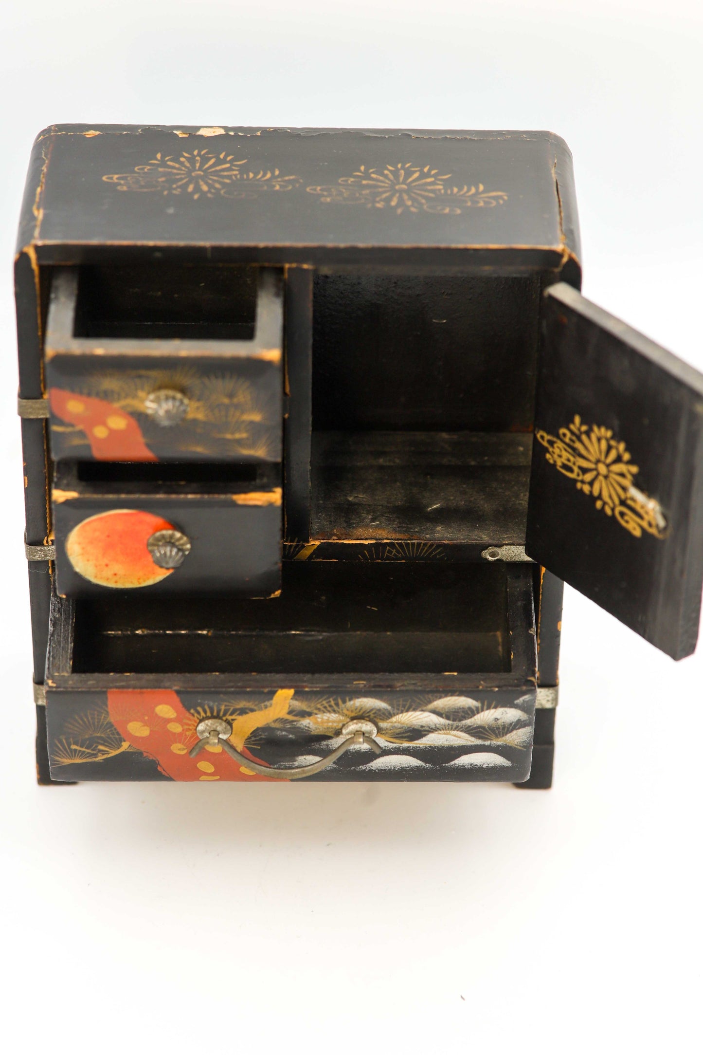 Japanisches Miniatur-Kodansu mit traditionellem Lackdekor