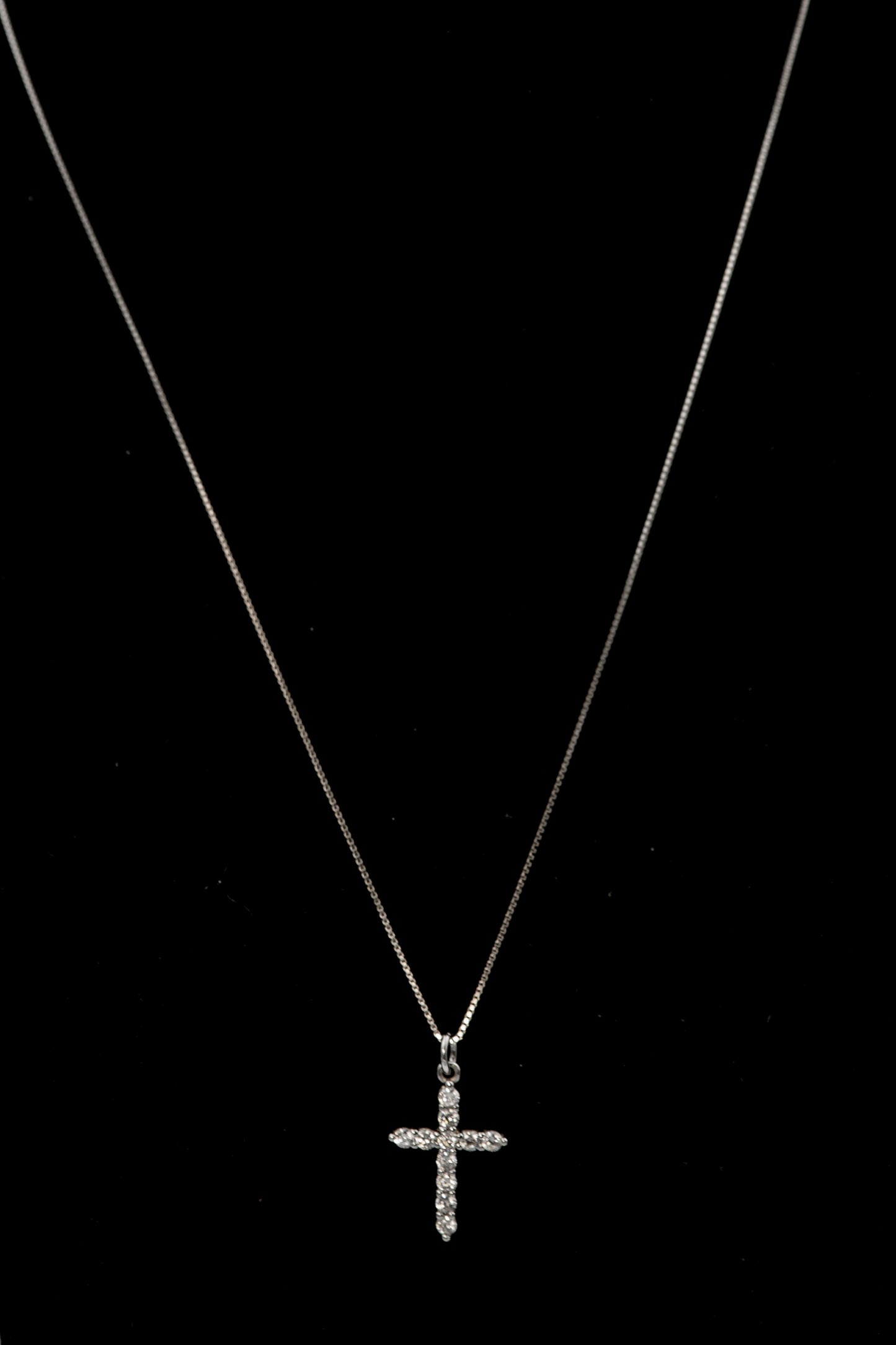 Kreuz an feiner Venezianerkette aus Sterlingsilber