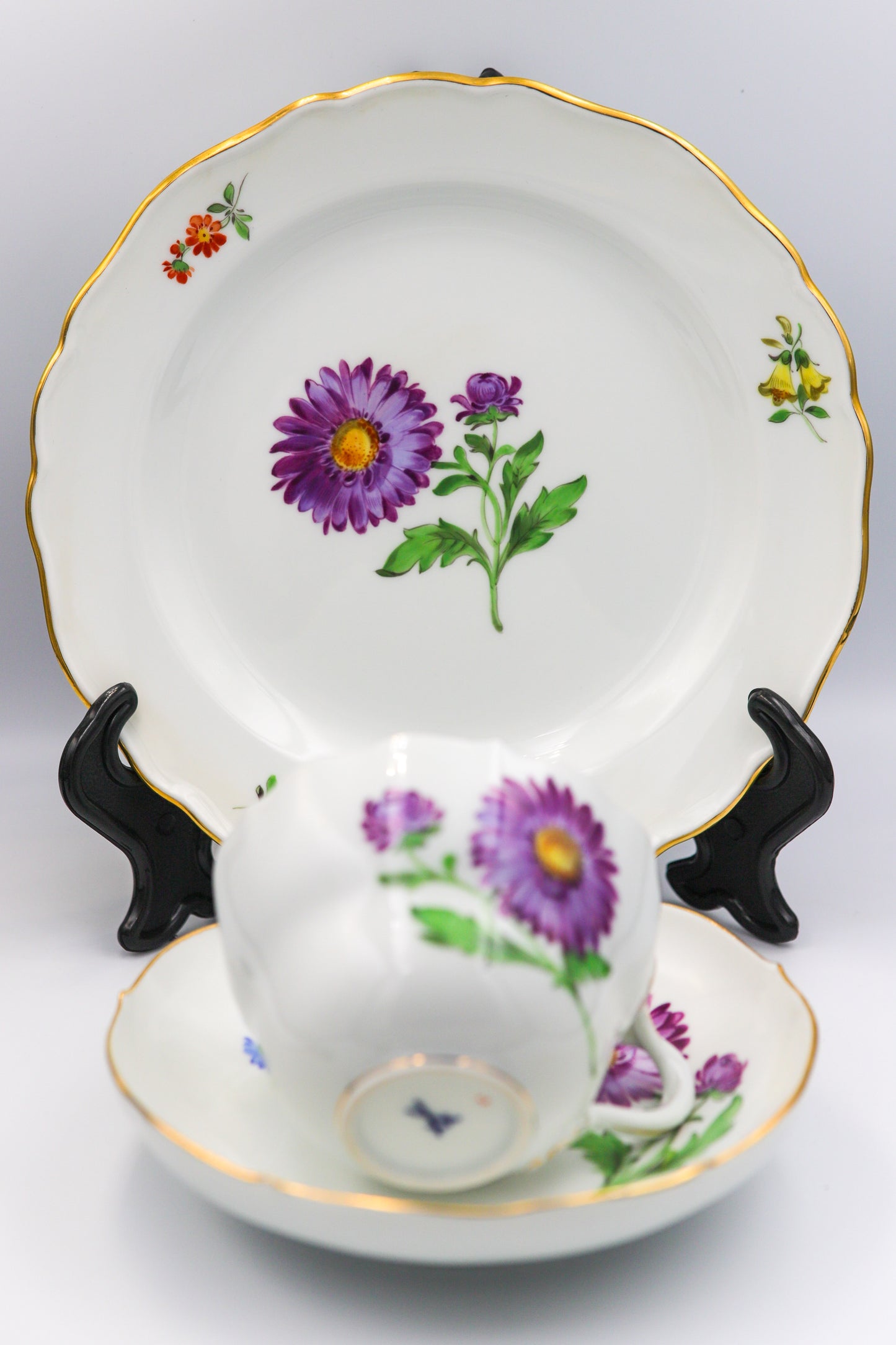 Meissen Kaffeegedeck, Neuer Ausschnitt, lila Aster