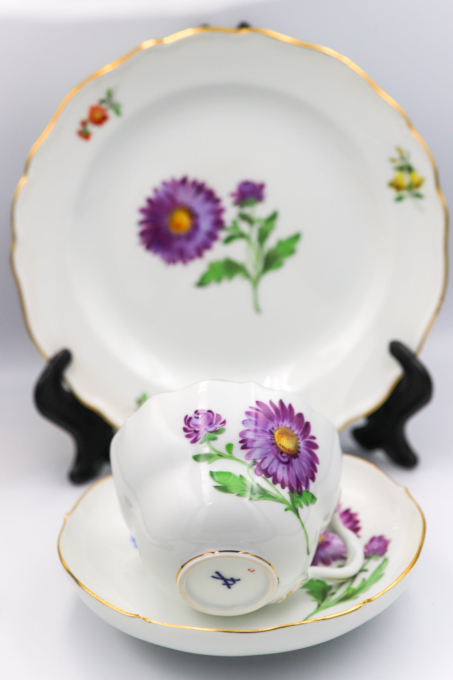 Meissen Kaffeegedeck, Neuer Ausschnitt, lila Aster