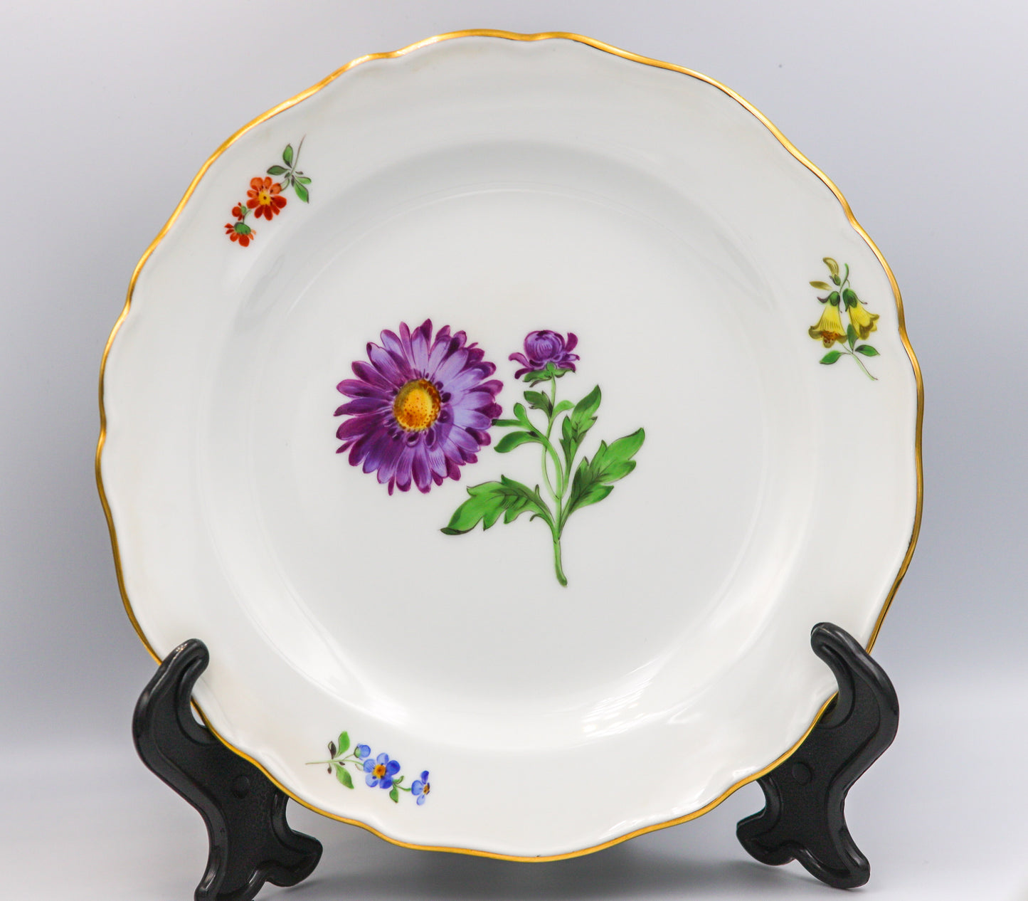 Meissen Kaffeegedeck, Neuer Ausschnitt, lila Aster