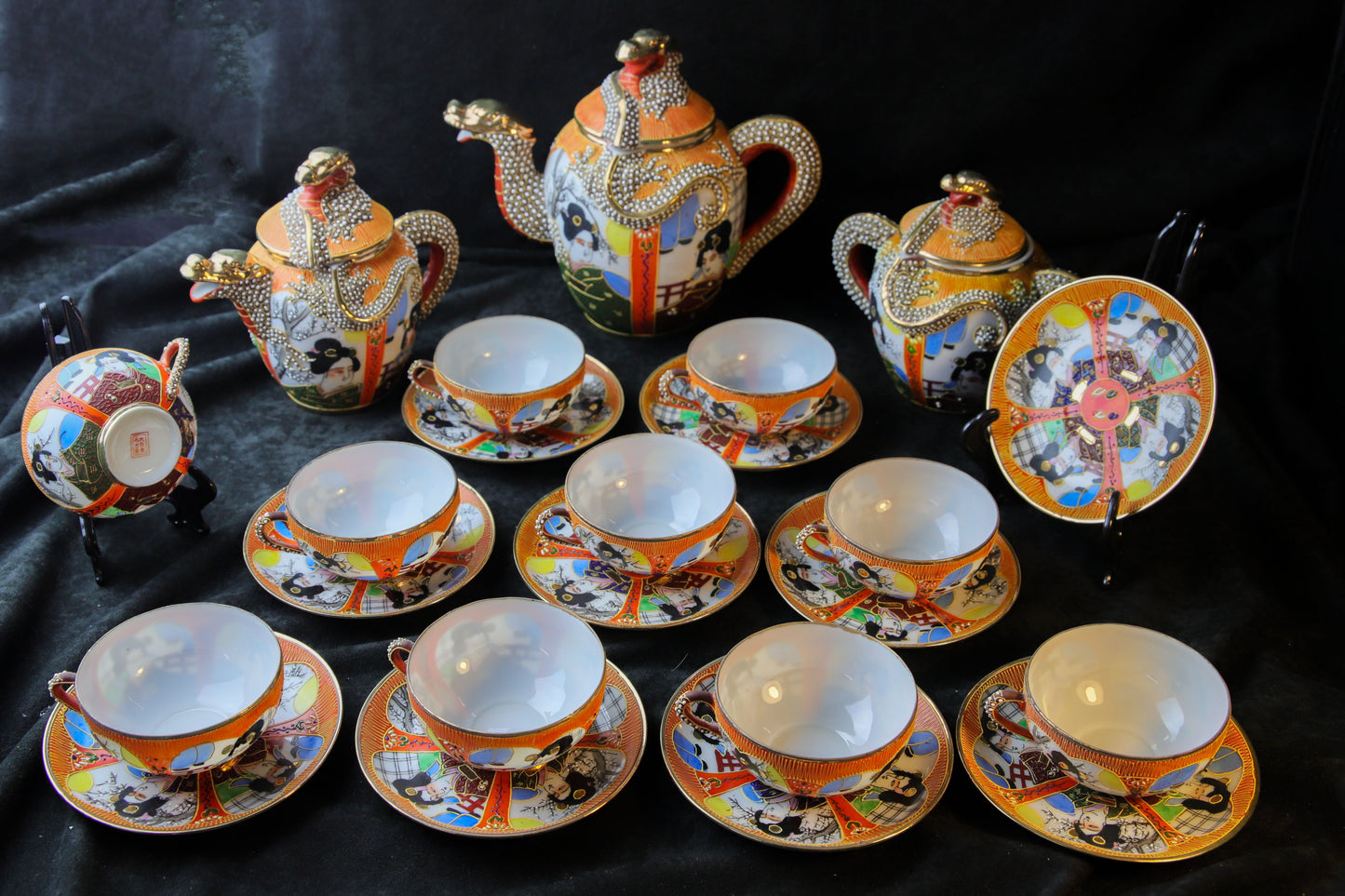 Japanisches Moriage-Teeservice – Drachenrelief & feine Personenmalerei