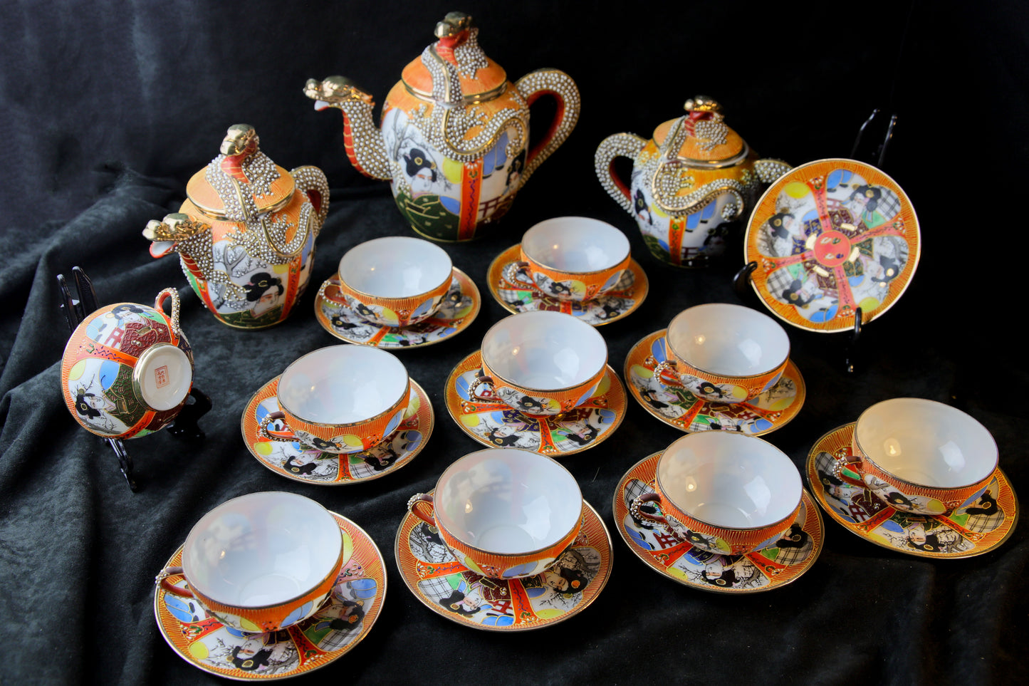 Japanisches Moriage-Teeservice – Drachenrelief & feine Personenmalerei