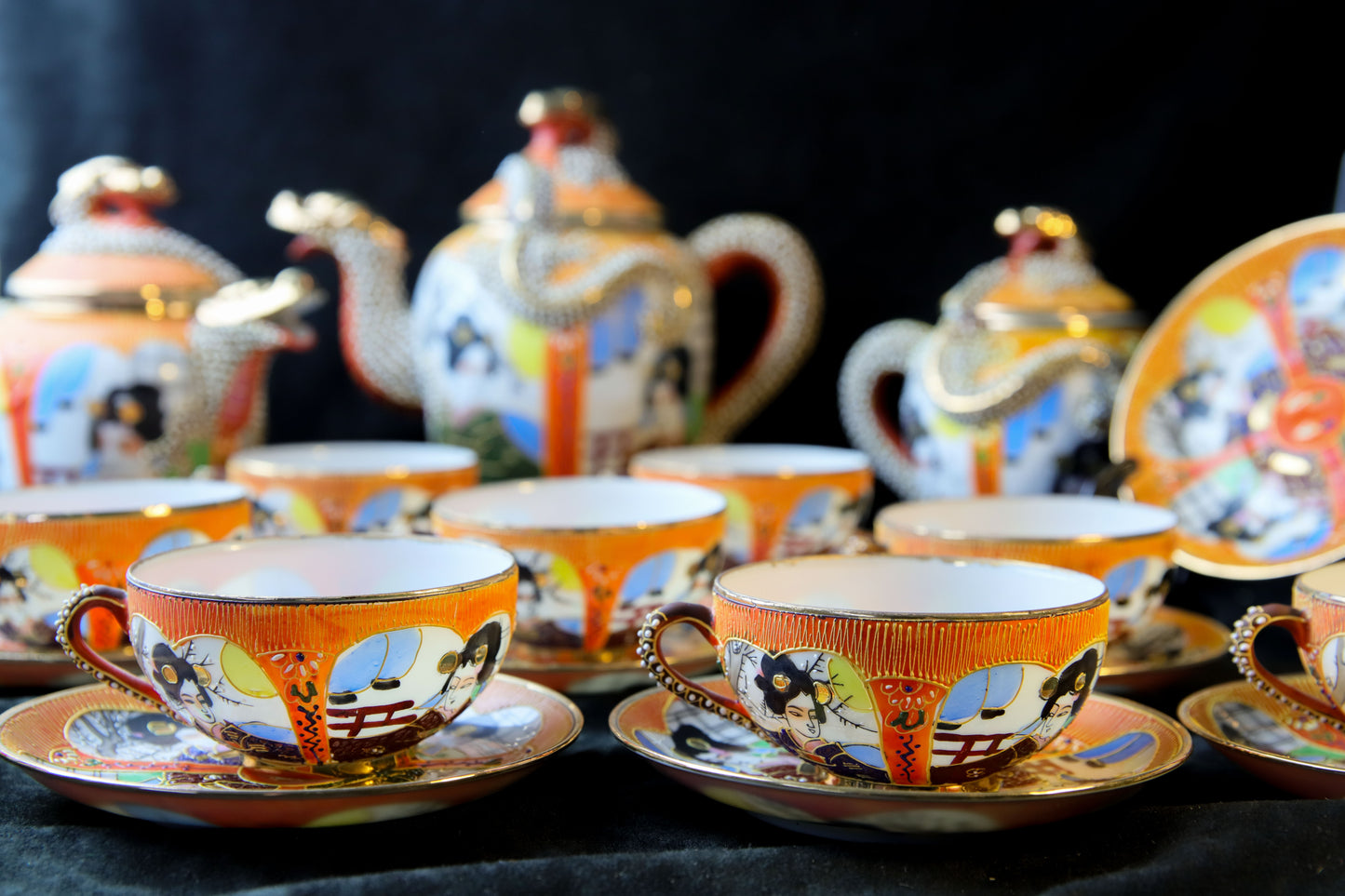 Japanisches Moriage-Teeservice – Drachenrelief & feine Personenmalerei