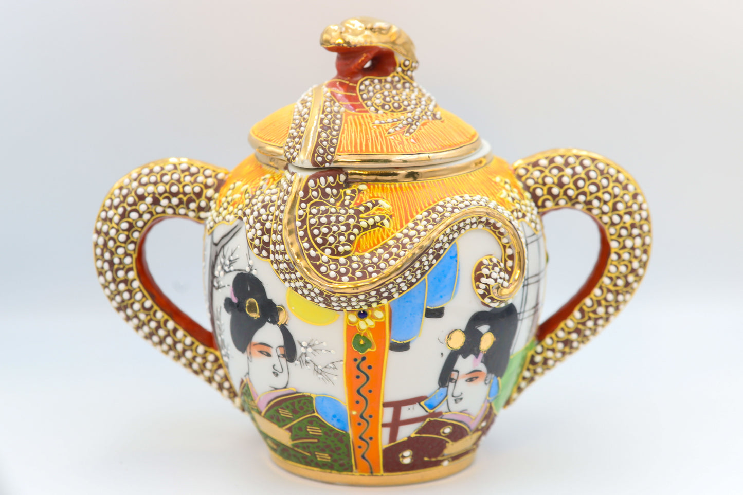 Japanisches Moriage-Teeservice – Drachenrelief & feine Personenmalerei