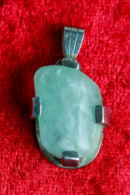 Fluorid-Edelstein in Silber-Kettenanhänger